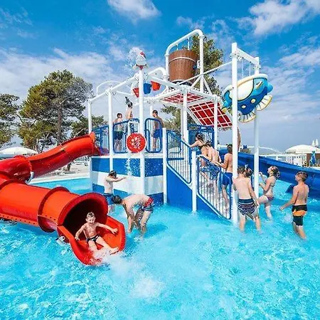 Mobile Homes In Zaton Holiday Resort, With Large Pool Area *