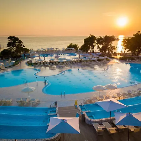 Mobile Homes In Zaton Holiday Resort, With Large Pool Area