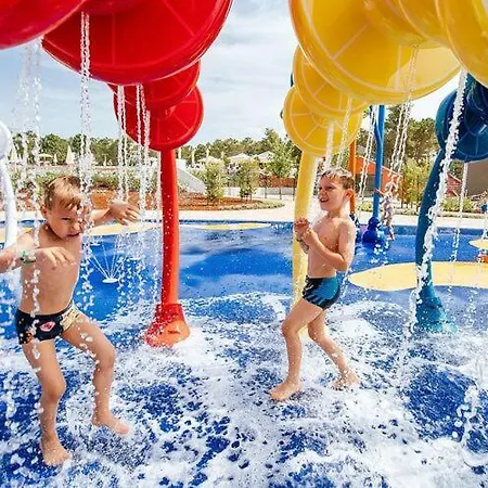 Mobile Homes In Zaton Holiday Resort, With Large Pool Area Casa de Férias