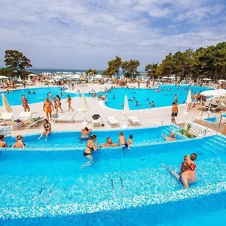 Mobile Homes In Zaton Holiday Resort, With Large Pool Area Casa de Férias