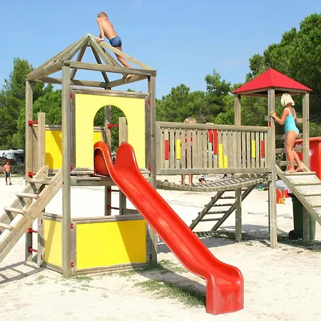 Mobile Homes In Zaton Holiday Resort, With Large Pool Area Ferienhaus Zaton (Zadar)
